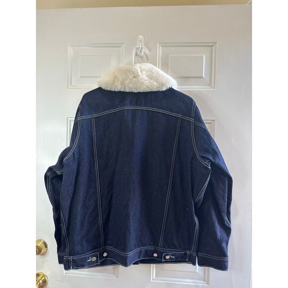 WEWOREWHAT Sz M Boyfriend Denim Faux Fir Jacket Trucker Barn Coat Dark Wash - Picture 6 of 7